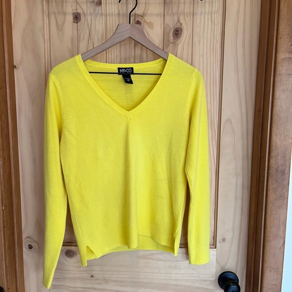 🦄 5/30-Vintage New York and Co Yellow Sweater - Picture 1 of 4